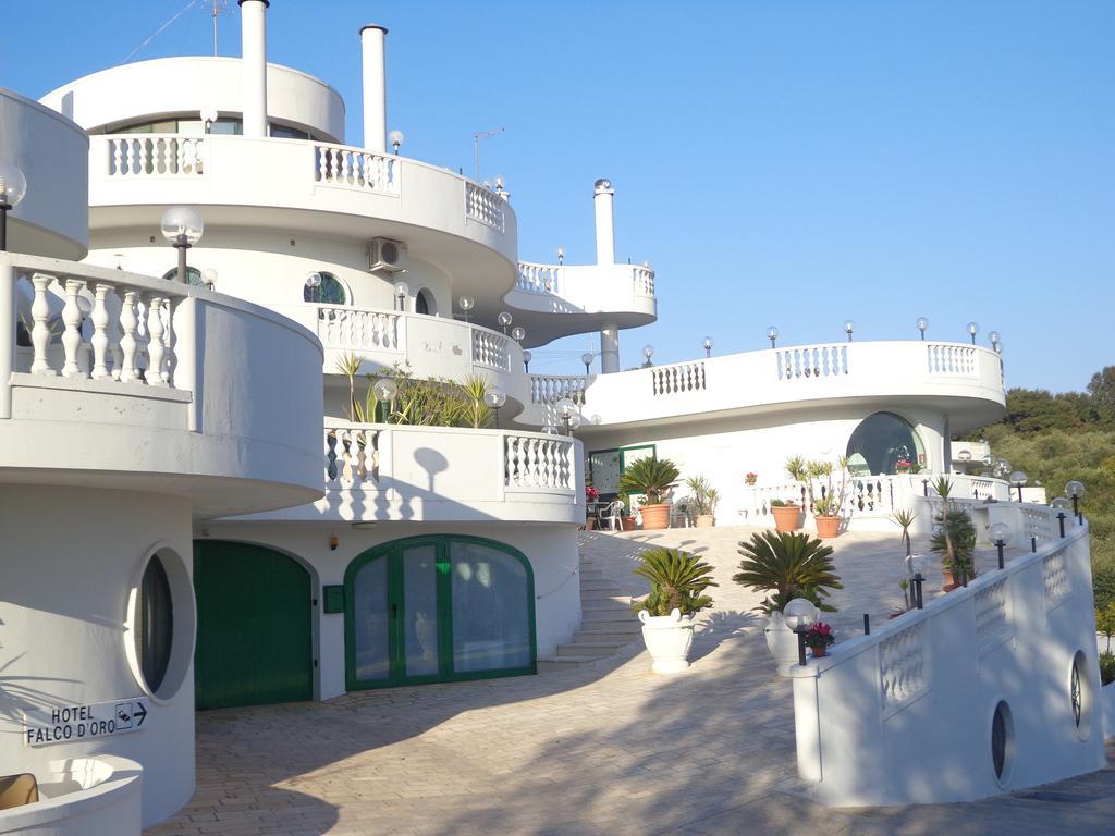 Hotel Falco D'Oro Чистернино Екстериор снимка