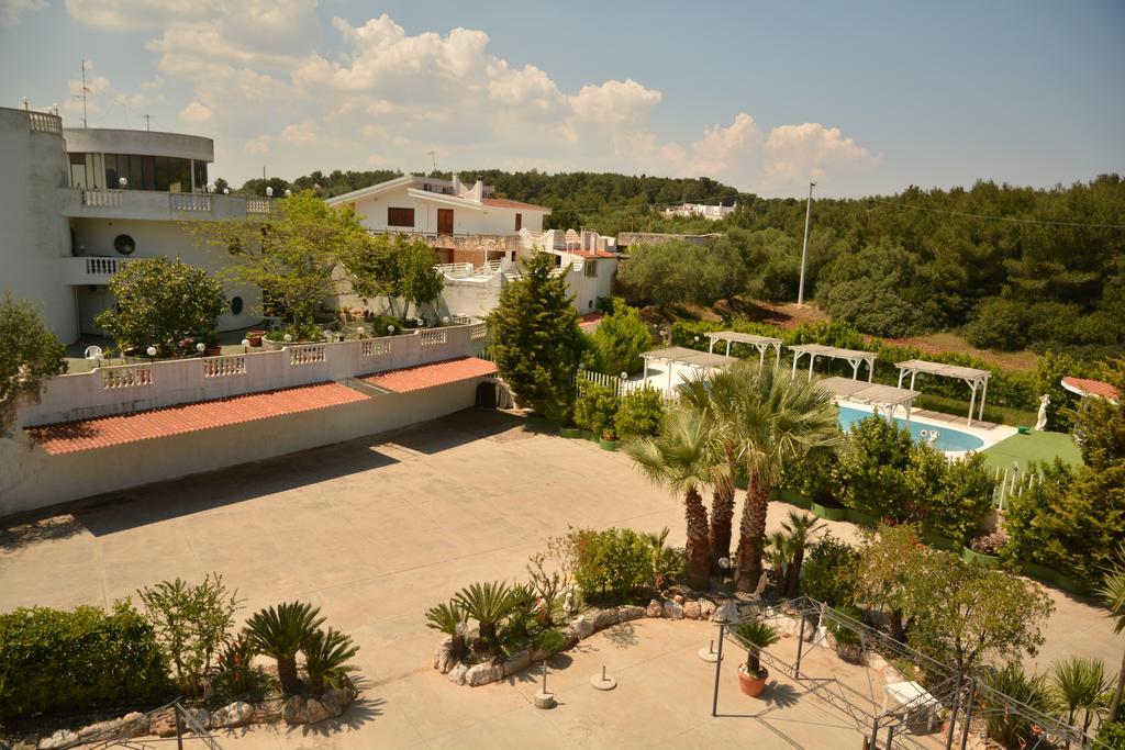 Hotel Falco D'Oro Чистернино Екстериор снимка