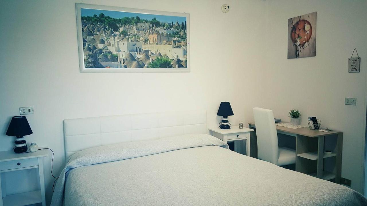 Hotel Falco D'Oro Чистернино Екстериор снимка